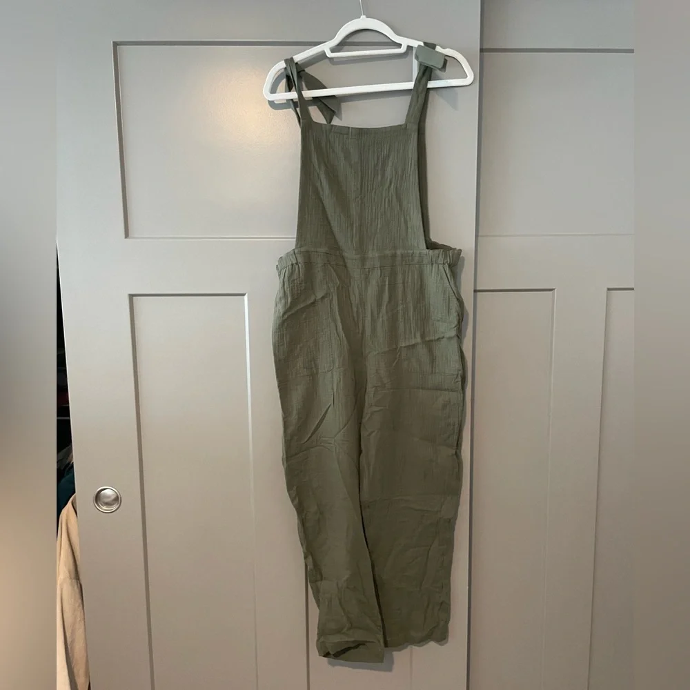 Medium sized green jumper from UpWest - Picture 2 of 3